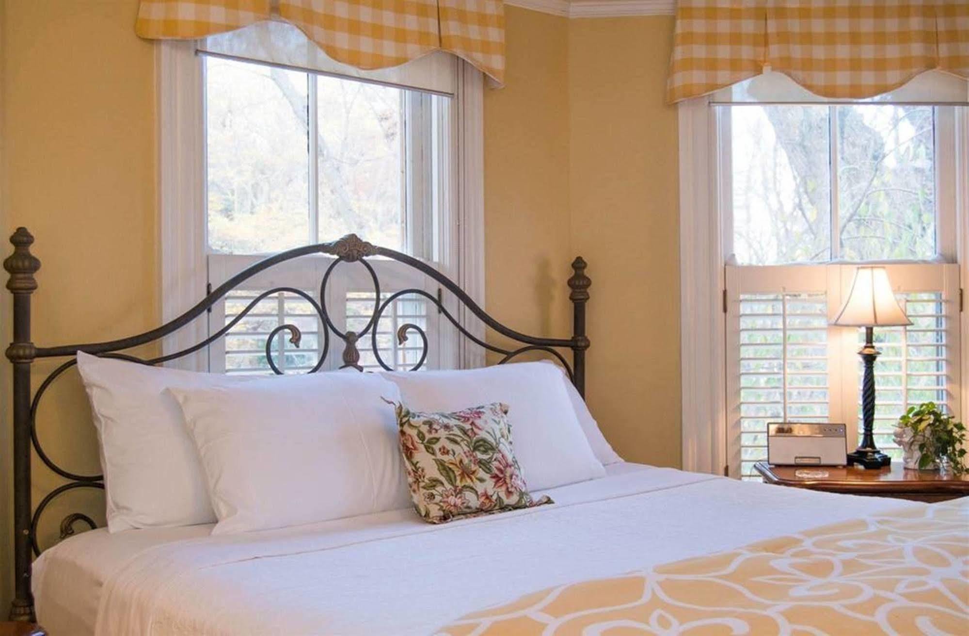Oak Hill On Love Lane Bed And Breakfast Inn Waynesville Exterior foto